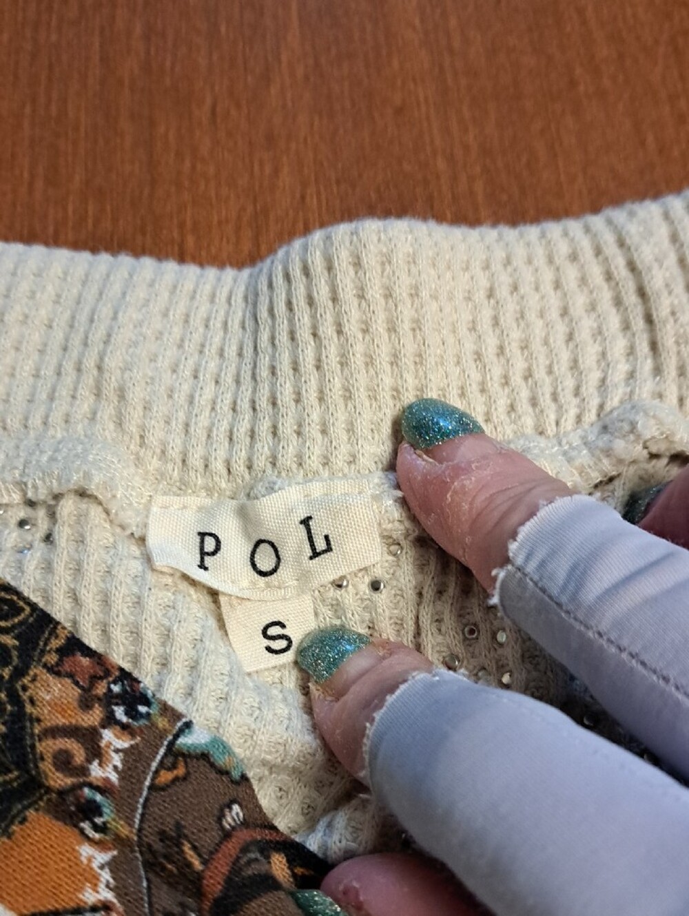 POL Cream Textured Top with Paisley Accent Inseam 27.5 NWOT - Picture 4 of 5